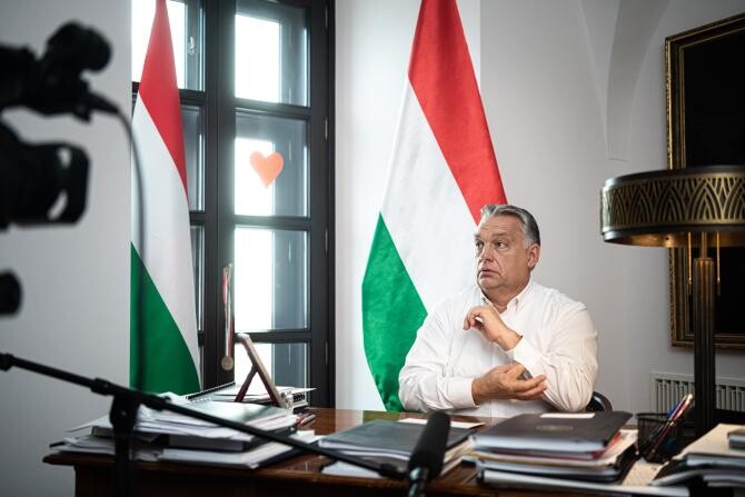 Viktor Orban are un contracandidat puternic, tată a 7 copii şi catolic practicant. Cine este Peter Marki-Zay