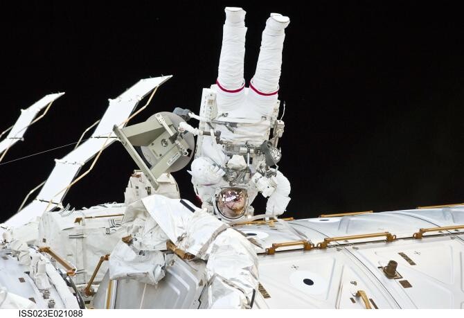 Astronauții de pe Stația Spațială se vor întoarce pe Pământ cu scutece, pentru că toaleta s-a defectat   /   Foto cu caracter ilustrativ: Pixabay