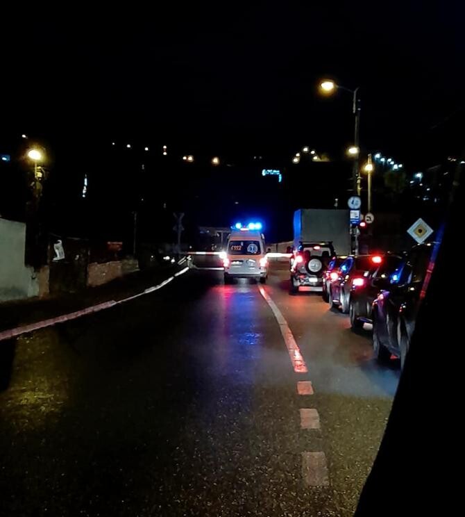   Cum așteaptă ambulanțele în traficul din Cluj-Napoca / FOTO: DC NEWS