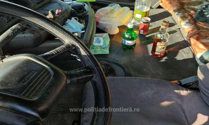 Şofer de TIR, prins când își sărbătoarea ziua de naștere la volan, cu coniac și bere. "Şi-a făcut cadou o lucrare penală" / Foto: Poliția de Frontieră