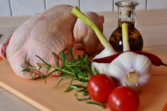 Peste 60 de tone de carne de pui cu salmonella, descoperite în mai multe magazine din țară / Foto: Pixabay