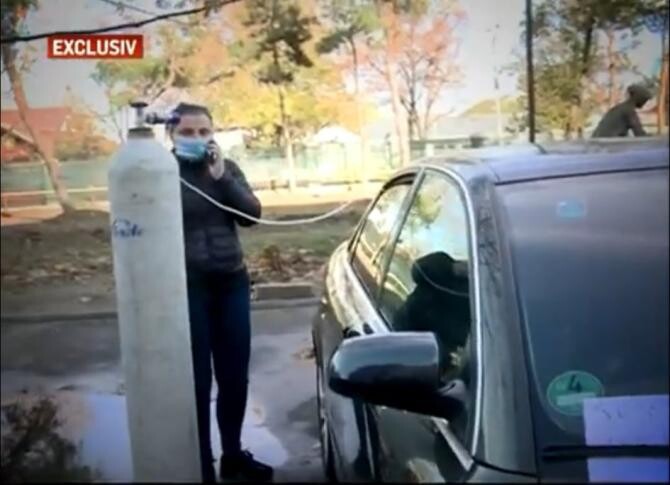 Imagini dramatice la SJU Buzău. Pacienți COVID primesc oxigen în propriile mașini, în parcare. "Echivalentul unui război’’ / Foto: Captură video Realitatea Plus