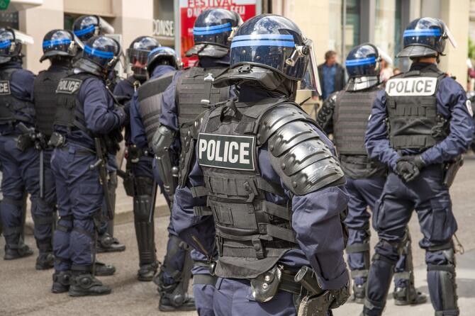 Un bărbat care a strigat „Allahu Akbar” după ce i s-a cerut să-și pună masca de protecție, împușcat de poliția din Paris / Foto: Pixabay