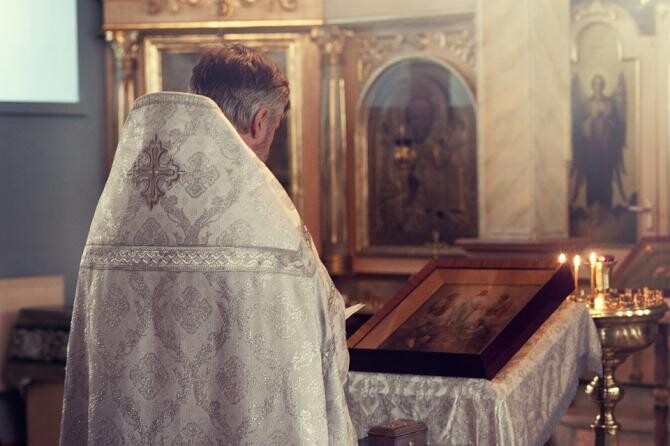 Preot din Alba cercetat după ce ar fi încălcat măsura izolării la domiciliu şi a oficiat mai multe slujbe / Foto ilustrativ Pixabay