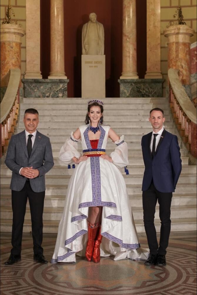 Reprezentanta României la Miss Universe - rochie creată de un designer israelian cu origini româneşti, la proba costum naţional / Foto Facebook David Saranga
