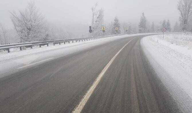 Drum cu polei sau zăpadă: Cinci reguli pentru șoferi, pentru a evita accidentele/ foto alba24.ro