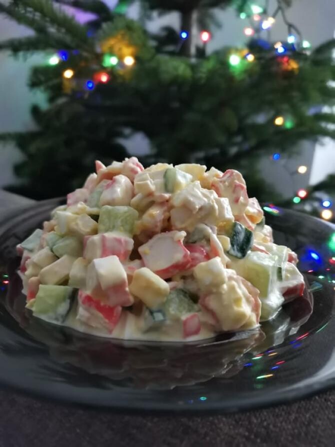Salată de SURIMI. Ai nevoie doar de 5 ingrediente pentru a-ți suprinde plăcut invitații la masa de Crăciun / Foto: Doinița Manic