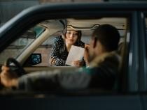 Dialog între un șofer și un polițist: Pe Waze arată că sunteți pe cealaltă stradă / Vă sfătuim să utilizați o altă aplicație  /  Foto cu caracter ilustrativ: Pexels 