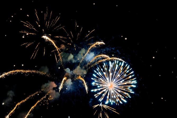 Petrecere cu artificii la mormântul lui Emi Pian, de Revelion / Foto: Pexels