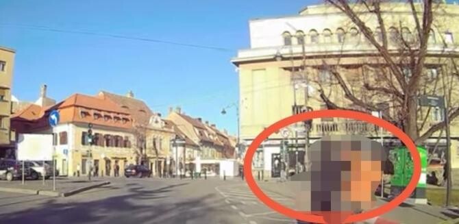 Un bărbat din Sibiu, bătut crunt de un polițist pentru că nu avea mască de protecție / Foto: Captură video Turnul Sfatului