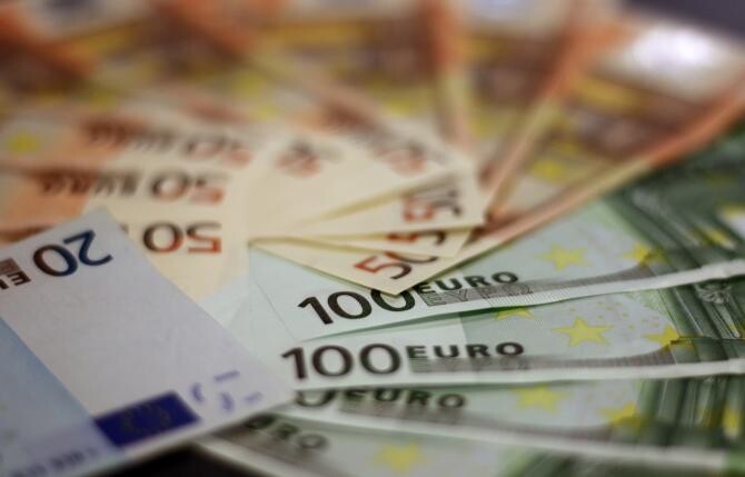 PNRR. Comisia Europeană a virat 1,94 miliarde de euro în contul Ministerului Finanţelor
