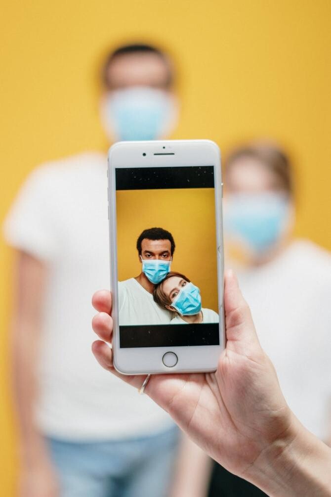 FaceID de pe iPhone va funcţiona şi dacă porți mască - Foto Pexels