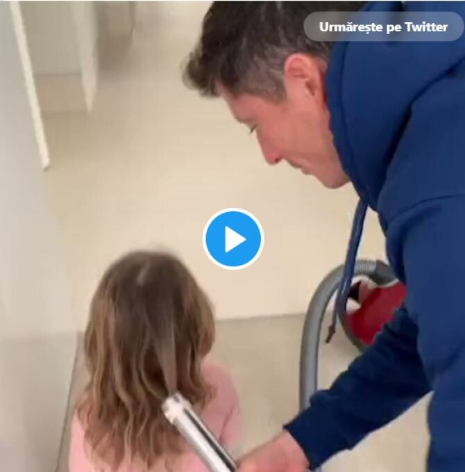 Lewandowski îi prinde părul fetiței sale cu aspiratorul pentru a-i face codițe - Captură video Twitter ESPN