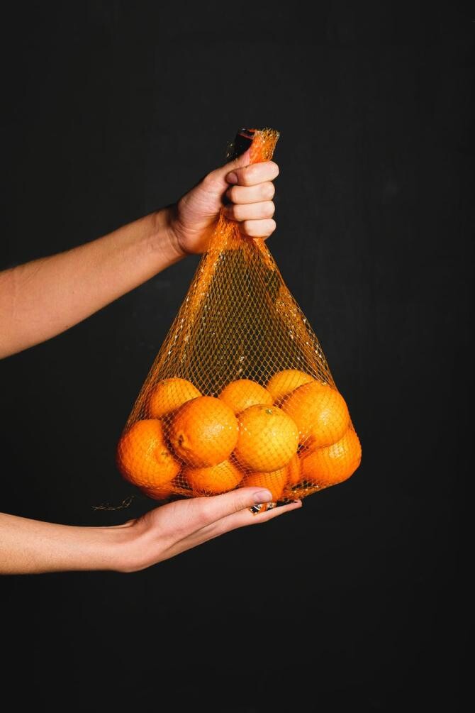 De ce portocalele se vând în plase roșii / Foto: Pexels