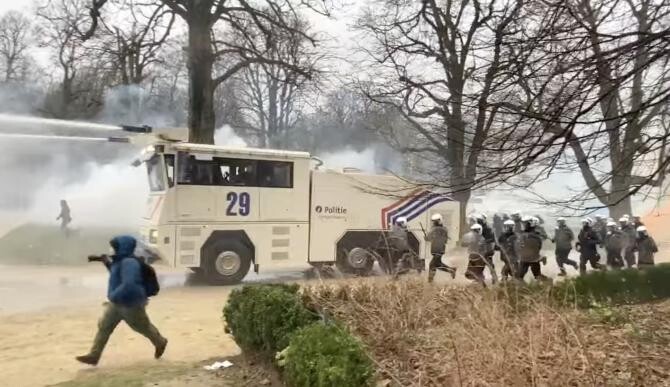 foto captură video Youtube Ammai/ Proteste Bruxelles, 23 ianuarie 2022