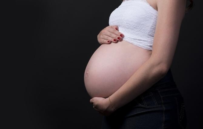 Femeia gravida implicată în accidentul de la Iași este infectată cu COVID / Foto: Pixabay, de Daniel Reche