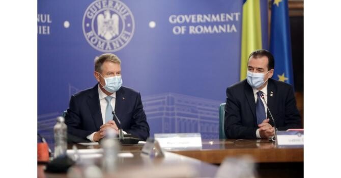 Ludovic Orban și Klaus Iohannis, în ședința de guvern din 5 noiembrie 2020 (Guvernul României)
