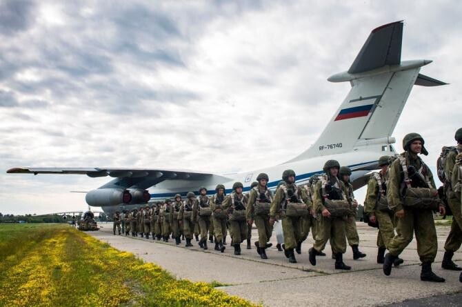 Un Il-76 transportând parașutiști militari ruși. Sursă foto: Ministerul Apărării din Federația Rusă via DefenseRomania