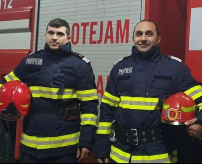 Pompierii din Bistrița care au salvat doi copii de la înec  FOTO: Facebook MAI