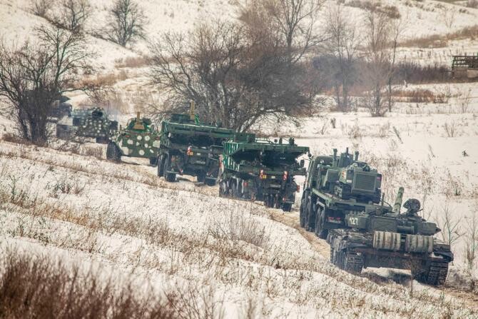 Rusia susține că a RETRAS noi trupe din Peninsula Crimeea: Zece convoaie cu tehnică militară periculoasă au plecat  / Foto: Ministerul rus al Apărării