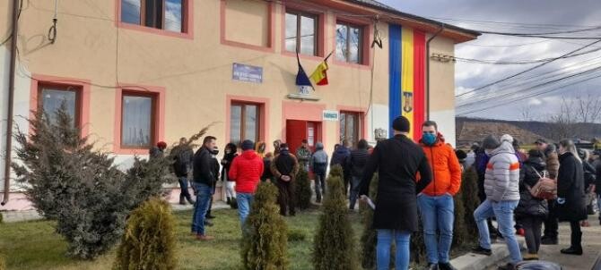 foto unupetrotus.ro/ Licitație pentru casele de la 250 de euro din satul Rotunda 