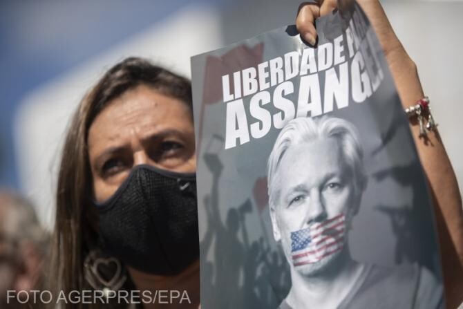 Fotografie de la protestele de sustinere pentru eliberarea fondatotului WikiLeaks