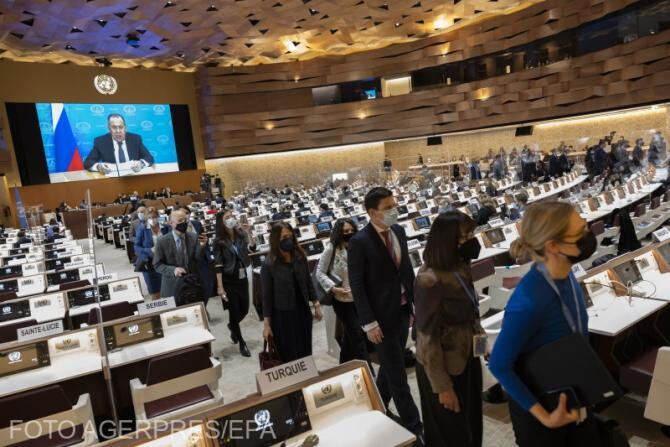 Ambasadorii și diplomații părăsesc sala în timpul mesajului video al lui Lavrov către ONU, sesiunea 49