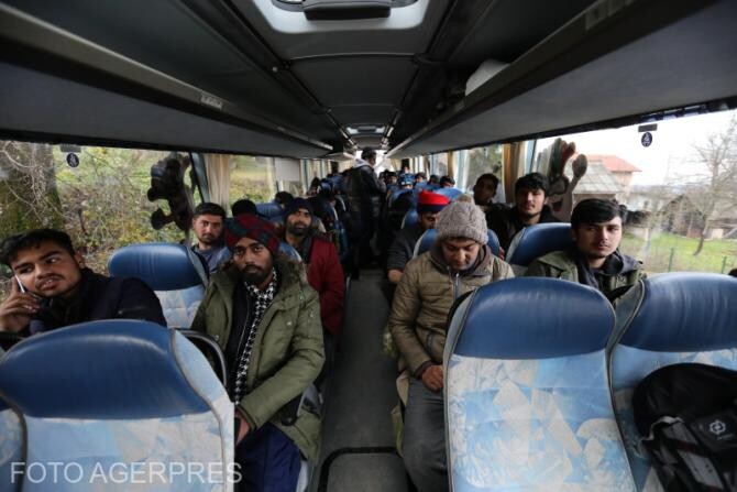 Autocar cu refugiaţi 