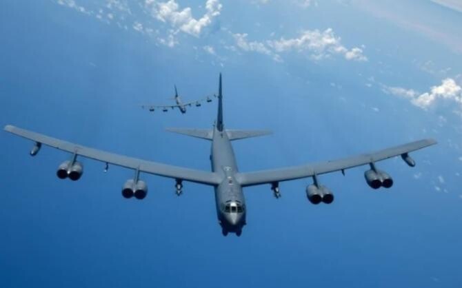 Bombardiere strategice B-52 Stratofortress, aparţinând Forţelor Aeriene din SUA
