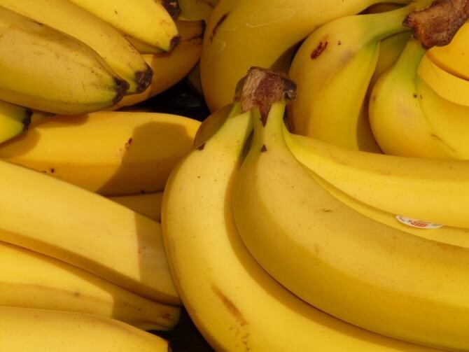 Bananele rezistă mai mult dacă nu sunt puse împreună cu alte fructe / Foto: Pxhere