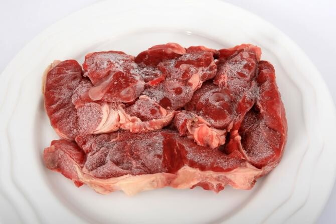 Se recomandă să nu recongelăm carnea care a fost dezgheţată / Foto: Pxhere
