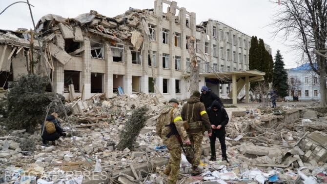 Imaginile dezastrului din Ucraina. Școală distrusă într-un bombardament. "Suntem pregătiţi pentru ceea ce este mai rău"