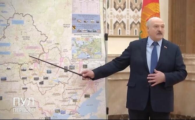 Lukașenko prezintă o hartă care ar indica planurile de invazie a Republicii Moldova / Foto: Captură video Pul Pervova
