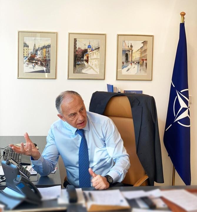 Mircea Geoană arată LINIA ROȘIE a NATO pentru Rusia / Foto: Facebook Mircea Geoană