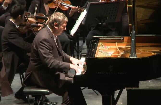 Celebrul pianist Berezovski ȘOCHEAZĂ: Nu am putea să nu ne mai pese de ei, să-i asediem şi să le tăiem electricitatea? / Foto: Captură video Youtube