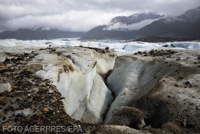 O zonă de topire lângă ghețarul Exploradores, situat în Parcul Național Laguna San Rafael, în regiunea Aysen, Chile, 14 februarie 2022