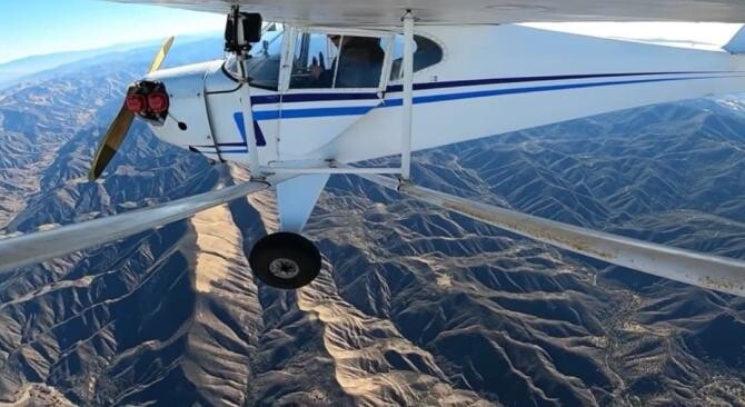 VIDEO VIRAL: Un Youtuber și-a prăbușit intenționat avionul în munți / Foto: Youtube Trevor Jacob