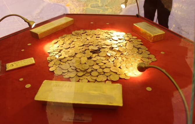 Lingouri și monede din aur care fac parte din tezaurul BNR  Foto: Crișan Andreescu