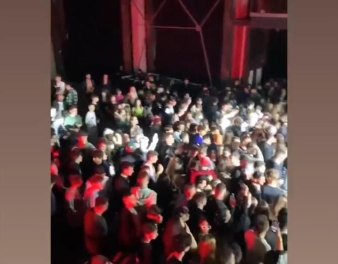 Busculadă la un concert din București/ captură video Instagram