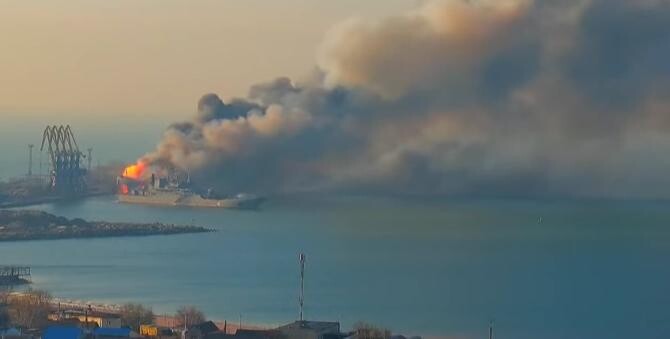 Nava amiral a flotei ruse, distrusă de ucraineni / Foto: Captură video Youtube news.com.ua