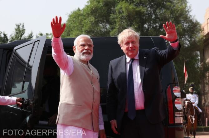 Prim-ministrul Marii Britanii Boris Johnson și prim-ministrul indian Narendra Modi