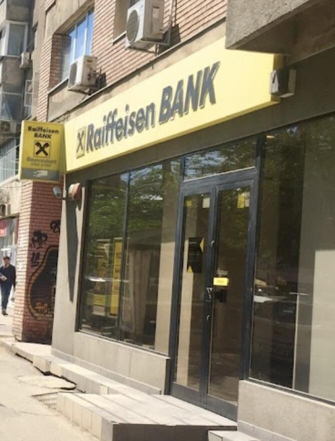 Raiffeisen Bank Internațional, prăbușire pe bursă/ foto ilustrativ, sursă: recenzii Google
