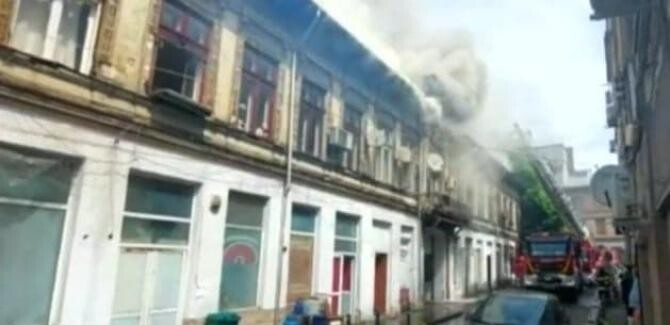 Incendiu uriaș într-un bloc din Capitală / Foto: Captură video Realitatea Plus