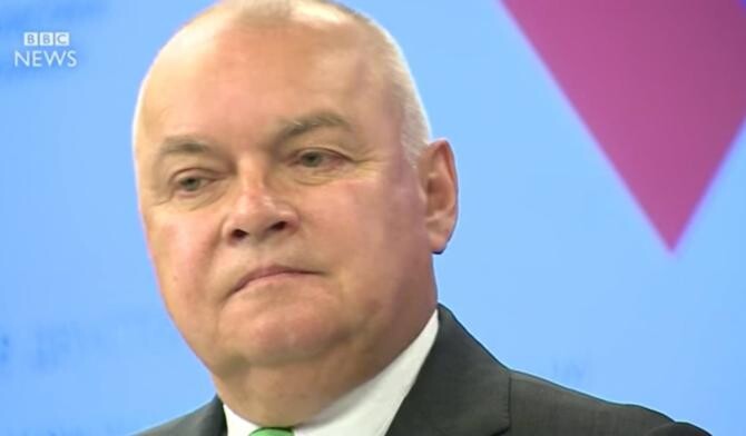 Kiselyov, TROMPETA lui Putin, surprins în Dubai. Bea relaxat cocktailuri, îmbrăcat în pantaloni de înot ROZ, după ce a amenințat cu bomba NUCLEARĂ / Foto: Captură video BBC