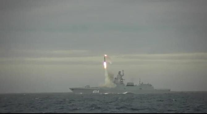 Rusia anunță că a lansat o rachetă hipersonică Zircon în Marea Barents / Foto: Captură video Ministerul rus al Apărării