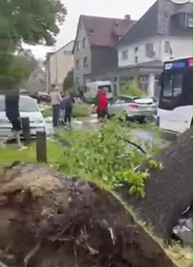 Tornadă devastatoare în Germania. Sunt zeci de răniți și pagube materiale importante / Foto: Captură video Youtube Tetova News