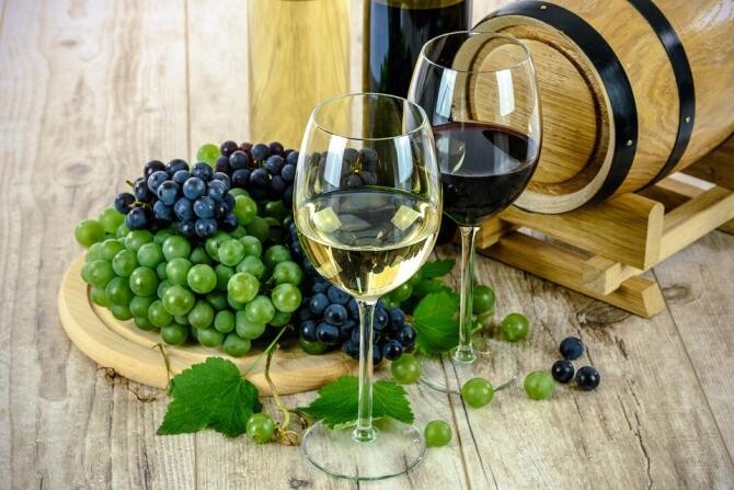 Motivul pentru care astăzi este bine să bei un pahar de vin / Foto: Pixabay, de Photo Mix
