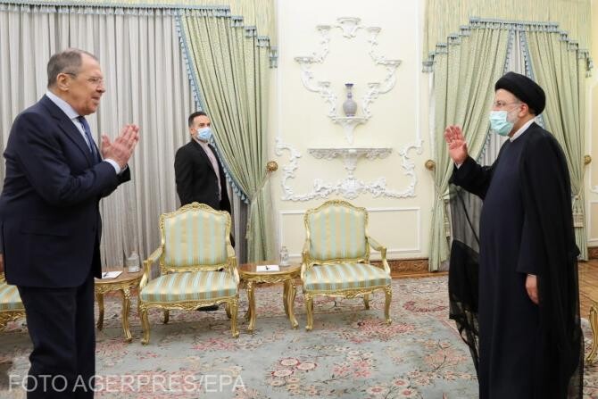 Serghei Lavrov și preşedintele iranian Ebrahim Raisi