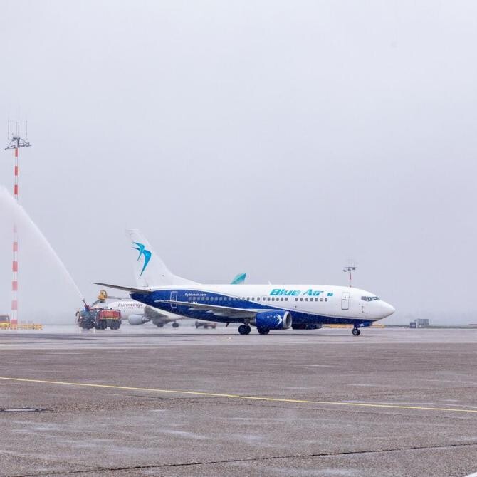 ANPC: Blue Air a anulat peste 11.200 de zboruri, fără a plăti compensații. Răspunsul companiei / Foto: Facebook Blue Air