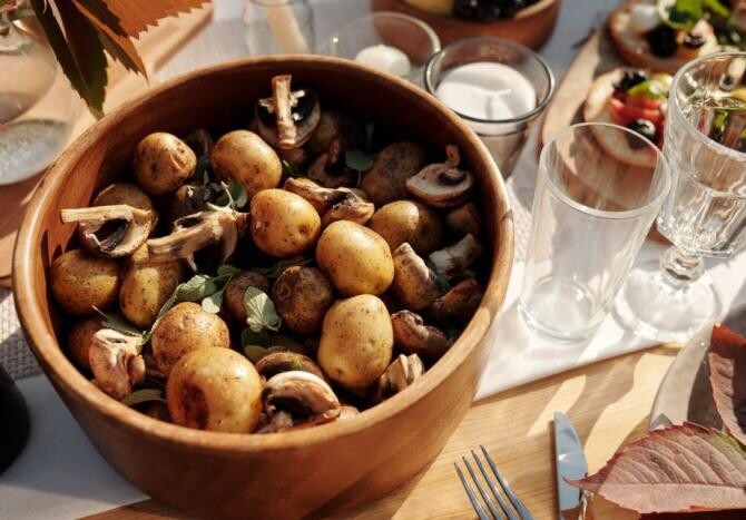 Cartofi copți cu ciuperci și usturoi - o rețetă gustoasă și sănătoasă, așa cum nu ai mâncat vreodată. Sursa - Pexels